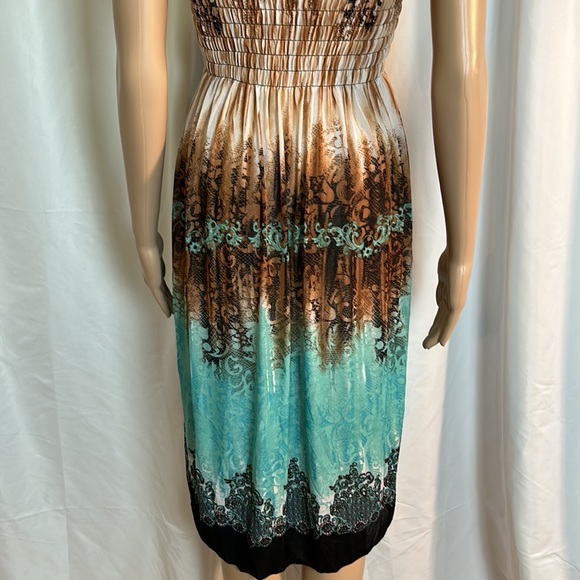 Sleeveless extra large, gorgeous dress by romantic sini has multi colors - Picture 7 of 11